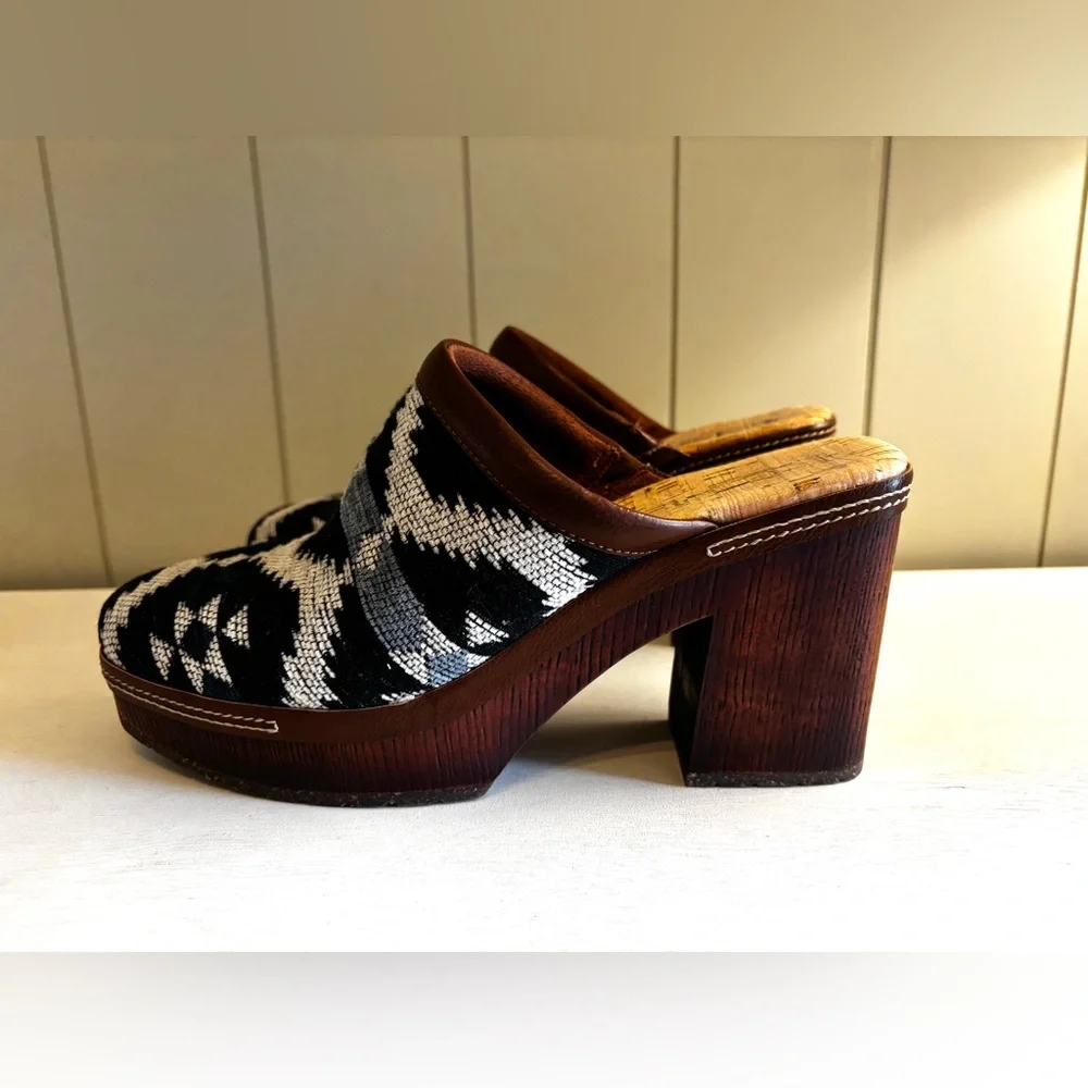 Korks Kork Ease Lori Slide Clog Aztec Fabric Heel Platform 10 Like New! - Picture 2 of 10